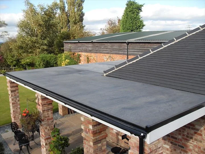 A Newline rubber (EPDM) flat roof on a brick extension